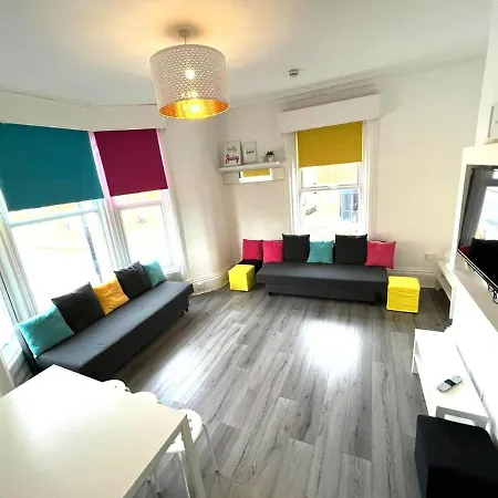 Love Island Apartment 5 Min Walk From Blackpool Tower Sleeps 12 Экстерьер фото