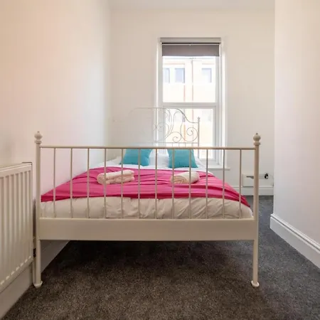 Love Island Apartment 5 Min Walk From Blackpool Tower Sleeps 12 Экстерьер фото