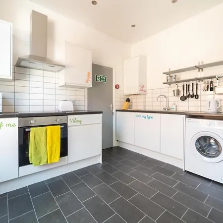 Love Island Apartment 5 Min Walk From Blackpool Tower Sleeps 12 Экстерьер фото