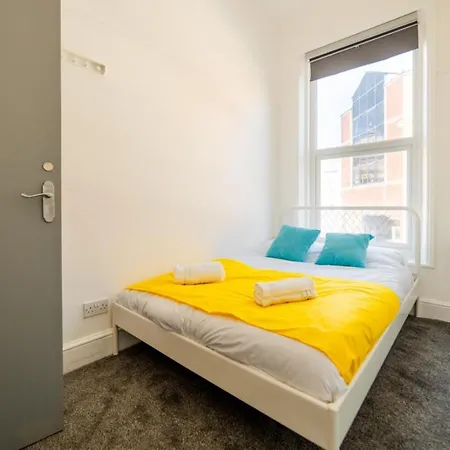 Love Island Apartment 5 Min Walk From Blackpool Tower Sleeps 12 Экстерьер фото