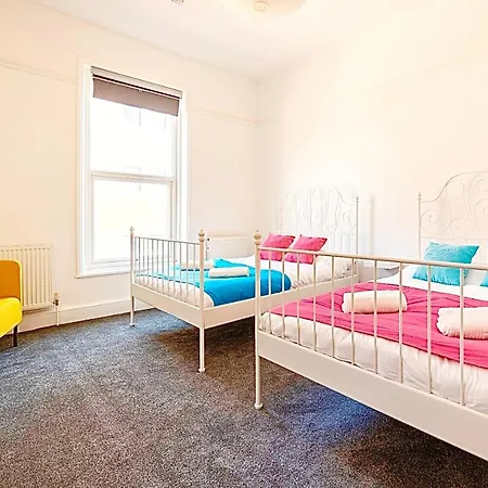 Love Island Apartment 5 Min Walk From Blackpool Tower Sleeps 12 Экстерьер фото